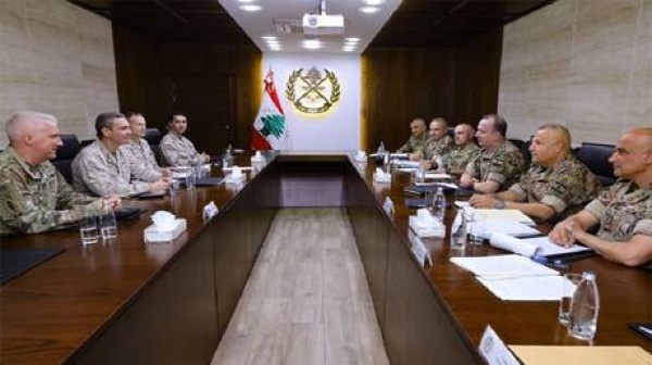 قائد الجيش اللبناني يبحث مع كليرفيلد التطورات في جنوب لبنان قائد الجيش اللبناني يبحث مع كليرفيلد التطورات في جنوب لبنان