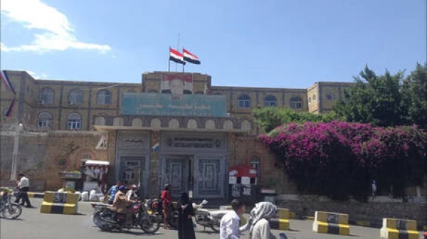 اليمن الجيش يعلن استهداف مواقع للحوثيين بطائرات مسيرة في تعز اليمن الجيش يعلن استهداف مواقع للحوثيين بطائرات مسيرة في تعز