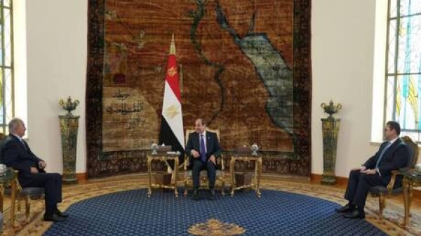 السيسي يبحث مع حفتر توحيد المؤسسات الليبية وإجراء الانتخابات السيسي يبحث مع حفتر توحيد المؤسسات الليبية وإجراء الانتخابات