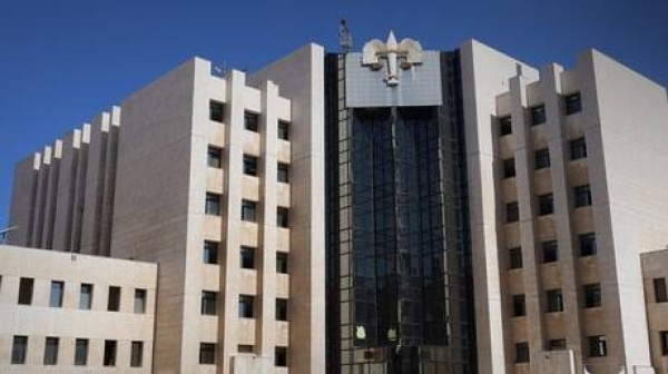 بعد تسلمه من لبنان مثول لواء سابق أمام القضاء السوري بتهم القتل والتعذيب بعد تسلمه من لبنان مثول لواء سابق أمام القضاء السوري بتهم القتل والتعذيب