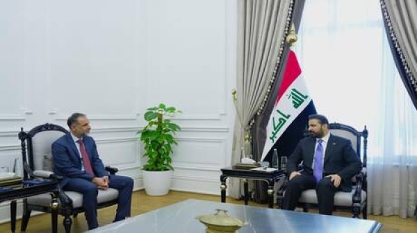 السفير البريطاني يتهم فصائل عراقية بتهديد دول الجوار