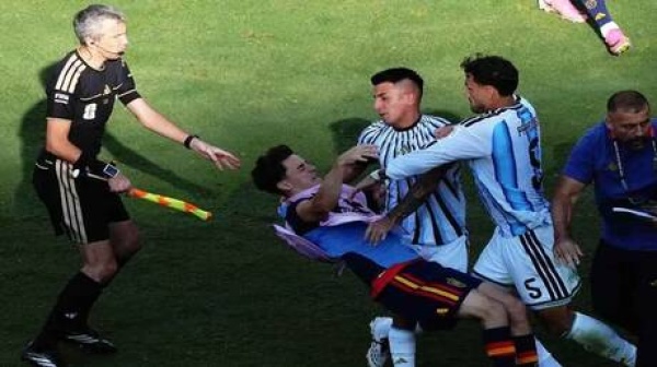 صدمة قوية للأرجنتين فيفا يعلن عقوبات نهائي كأس العالم 2026 صدمة قوية للأرجنتين فيفا يعلن عقوبات نهائي كأس العالم 2026