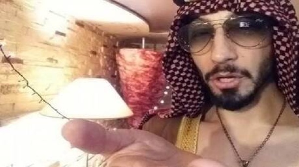 الشيخ نيني من ملك جمال العالم إلى التوقيف على خلفية الإساءة لضحايا الكيماوي في سوريا الشيخ نيني من ملك جمال العالم إلى التوقيف على خلفية الإساءة لضحايا الكيماوي في سوريا