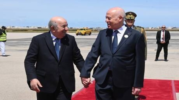 سعيد وتبون يبحثان مزيدا من تعزيز العلاقات بين تونس والجزائر سعيد وتبون يبحثان مزيدا من تعزيز العلاقات بين تونس والجزائر