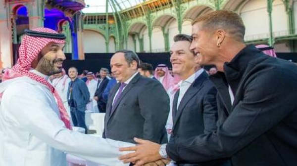 لقاء بن سلمان ورونالدو يخطف الأضواء وتفاعل الجمهور يعلو في المنصات فيديو