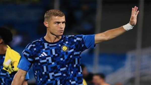 شاهد رونالدو يفاجئ لاعبي نادي النصر السعودي في الدمام شاهد رونالدو يفاجئ لاعبي نادي النصر السعودي في الدمام