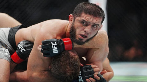 بعد انتصاره الأخير ماخاتشيف يتوعد بثلاث مواجهات قوية في ufc