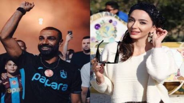 الله الله الله محمد صلاح مطربة تركية تفاجئ النجم المصري على المسرح الله الله الله محمد صلاح مطربة تركية تفاجئ النجم المصري على المسرح