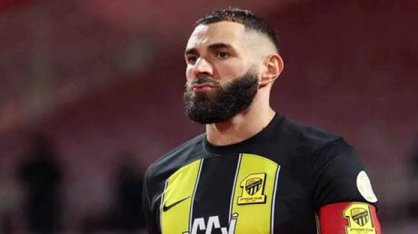 بداية التمرد بنزيما يوافق على العودة إلى الاتحاد السعودي فيديو
