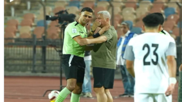 الاتحاد المصري يكشف تفاصيل حوار محمد معروف ووائل جمعة خلال مباراة الأهلي وزد الاتحاد المصري يكشف تفاصيل حوار محمد معروف ووائل جمعة خلال مباراة الأهلي وزد