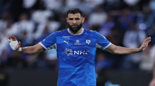 الهلال السعودي يكشف هوية المتكفل بمخالصة بنزيما