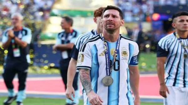 رئيس الأرجنتين يعلق على انتقال ميسي رئيس الأرجنتين يعلق على انتقال ميسي