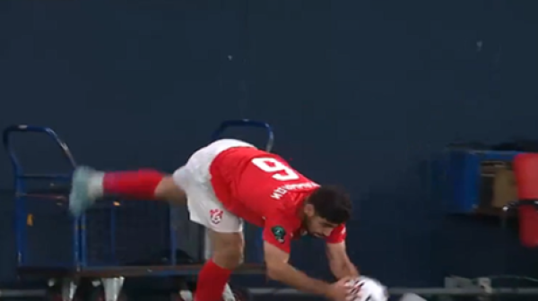 بـ حركة بهلوانية لاعب إيراني يصنع هدفا مذهلا في الدوري الروسي بـ حركة بهلوانية لاعب إيراني يصنع هدفا مذهلا في الدوري الروسي