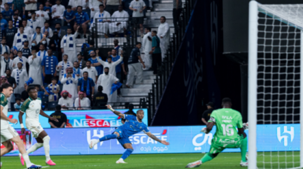 الهلال يحسم الكلاسيكو أمام الأهلي بثلاثية ويعتلي قمة الدوري السعودي الهلال يحسم الكلاسيكو أمام الأهلي بثلاثية ويعتلي قمة الدوري السعودي