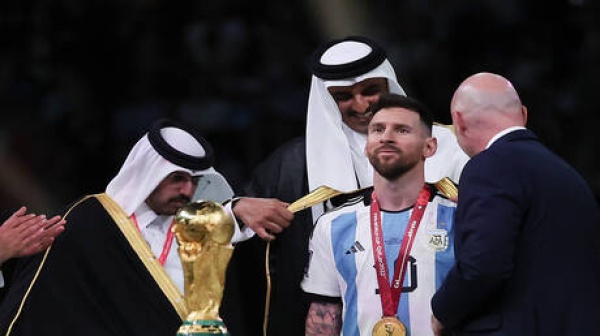 الفاتورة حسمت الجدال ميسي يوجه رسالة مبطنة لرونالدو بعد اعتزاله الدولي الفاتورة حسمت الجدال ميسي يوجه رسالة مبطنة لرونالدو بعد اعتزاله الدولي