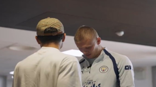 إياك أن تتجاهلني وداع طريف بين هالاند ومرموش بعد انتقاله لتوتنهام إياك أن تتجاهلني وداع طريف بين هالاند ومرموش بعد انتقاله لتوتنهام