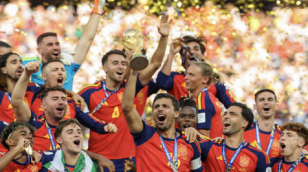 بعد التتويج بكأس العالم لاعب منتخب إسبانيا يعلن اعتزاله اللعب دوليا