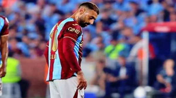 من هو لاعب ليفربول الذي ما زال يتواصل باستمرار مع محمد صلاح بعد انتقاله إلى الدوري التركي فيديو