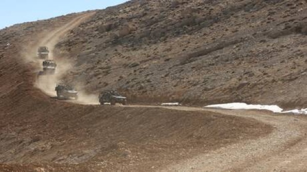 الجيش الإسرائيلي يتوغل ويقيم حواجز تفتيش داخل الأحياء السكنية في ريف القنيطرة الجيش الإسرائيلي يتوغل ويقيم حواجز تفتيش داخل الأحياء السكنية في ريف القنيطرة