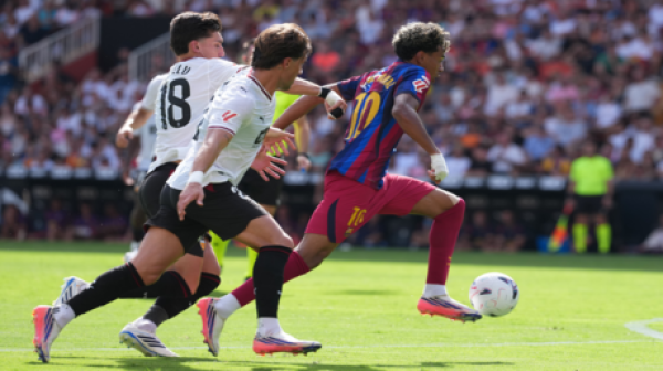 برشلونة يكتسح فالنسيا بخماسية وينفرد بصدارة الليغا