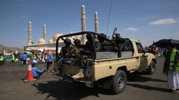 الدفاع اليمنية تعلن حسم قرار تحرير صنعاء من الحوثيين وتشير إلى مفاجأة الدفاع اليمنية تعلن حسم قرار تحرير صنعاء من الحوثيين وتشير إلى مفاجأة