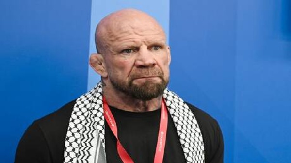 المقاتل مونسون يستنكر قرار الاتحاد الدولي للتزلج بسحب صفة الرياضي المحايد من متزلجين روس المقاتل مونسون يستنكر قرار الاتحاد الدولي للتزلج بسحب صفة الرياضي المحايد من متزلجين روس