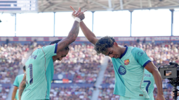 بالفيديو برشلونة يكتسح ليفانتي ويحصن صدارته للدوري الإسباني بالفيديو برشلونة يكتسح ليفانتي ويحصن صدارته للدوري الإسباني