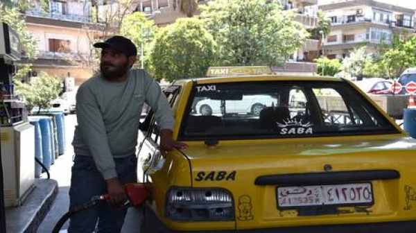 احتجاجات في شرق سوريا رفضا لرفع أسعار المحروقات وسط تصاعد تكاليف الوقود