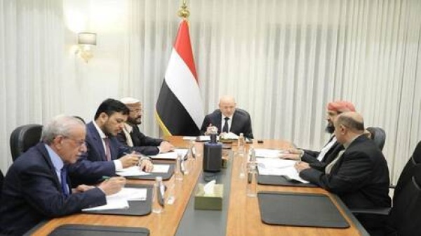 العليمي يؤكد مواصلة العمل على بسط سيادة الدولة على كامل التراب الوطني