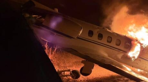 المغني البرازيلي ري فاكيرو ينجو من الموت بأعجوبة بعد اشتعال النيران في طائرته المغني البرازيلي ري فاكيرو ينجو من الموت بأعجوبة بعد اشتعال النيران في طائرته