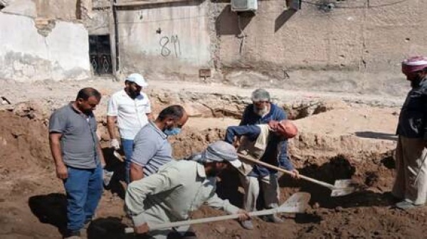 سوريا بعد 15 عاما من التوقف تنقيب أثري طارئ يكشف أرضيات إسلامية في قلب الرقة سوريا بعد 15 عاما من التوقف تنقيب أثري طارئ يكشف أرضيات إسلامية في قلب الرقة