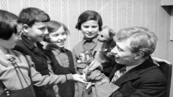 95 عاما من سحر العرائس مسرح أوبرازتسوف وصاحب العرض القياسي عالميا