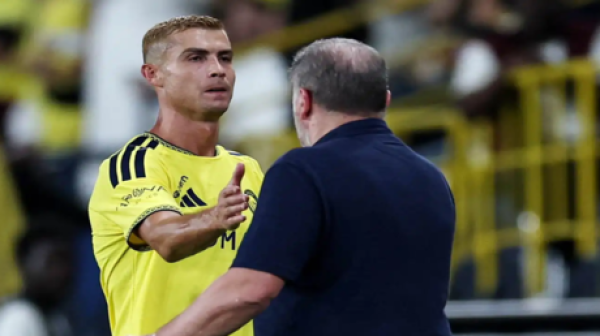 بسبب رونالدو مشادة كلامية حادة بين مدرب النصر السعودي وأحد الصحفيين بسبب رونالدو مشادة كلامية حادة بين مدرب النصر السعودي وأحد الصحفيين