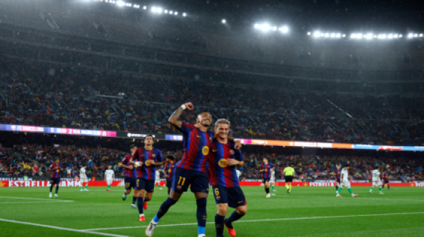 برشلونة يكتسح سانتاندير بسباعية ويتربع على قمة الدوري الإسباني برشلونة يكتسح سانتاندير بسباعية ويتربع على قمة الدوري الإسباني
