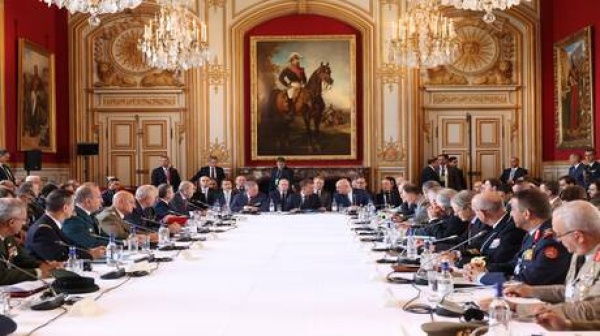عون من باريس لبنان يعيش حربا مدمرة والفرصة قد لا تدوم لتغيير المسار عون من باريس لبنان يعيش حربا مدمرة والفرصة قد لا تدوم لتغيير المسار