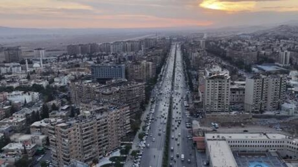 منظمات وشخصيات سورية تدين إخراج عائلات علوية من الزهريات في المزة وتحذر من تغيير ديموغرافي
