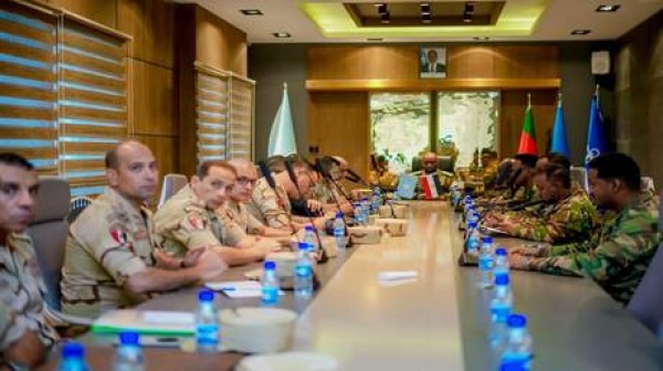 وفد عسكري مصري رفيع يزور الصومال وفد عسكري مصري رفيع يزور الصومال