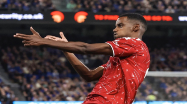 ليس محمد صلاح إيزاك يختار أفضل لاعب لعب بجواره فيديو ليس محمد صلاح إيزاك يختار أفضل لاعب لعب بجواره فيديو
