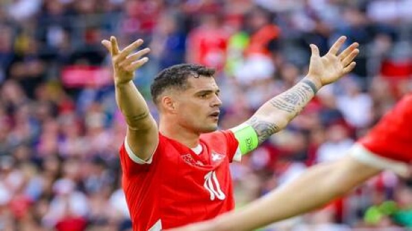 فضيحة تزوير نجم منتخب سويسراغرانيت تشاكا يخضع للتحقيق