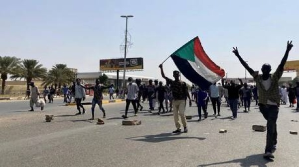 مصر تستفيد من حرب السودان ومعركة يوم القيامة خبراء مصريون يردون على كاتب سوداني أثار جدلا مصر تستفيد من حرب السودان ومعركة يوم القيامة خبراء مصريون يردون على كاتب سوداني أثار جدلا