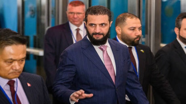 الشرع نتعاطف مع والدة أوستن تايس ونزود الجانب الأمريكي بكل المعلومات عن المفقودين الشرع نتعاطف مع والدة أوستن تايس ونزود الجانب الأمريكي بكل المعلومات عن المفقودين