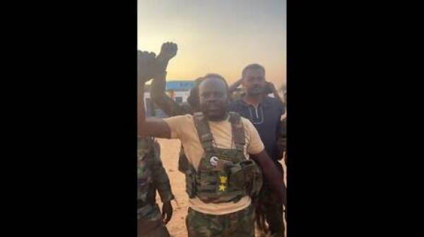 مصدر ميداني لـrt الجيش السوداني يطارد عناصر الدعم السريع بعد السيطرة على مدينة سودري الاستراتيجية مصدر ميداني لـrt الجيش السوداني يطارد عناصر الدعم السريع بعد السيطرة على مدينة سودري الاستراتيجية