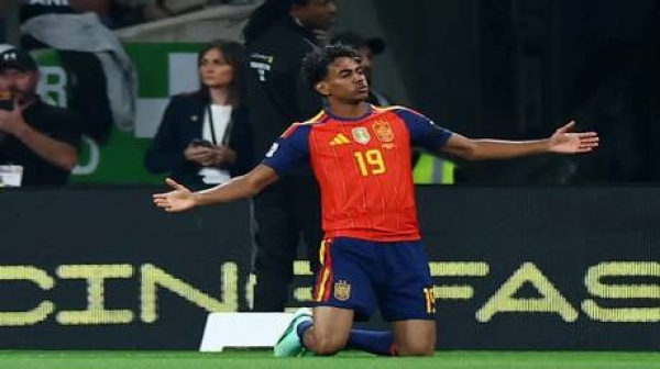 لامين جمال يحقق رقما قياسيا مع منتخب إسبانيا لامين جمال يحقق رقما قياسيا مع منتخب إسبانيا