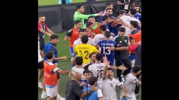 شاهد مشاجرة بين لاعبي العراق والكويت في خليجي 27