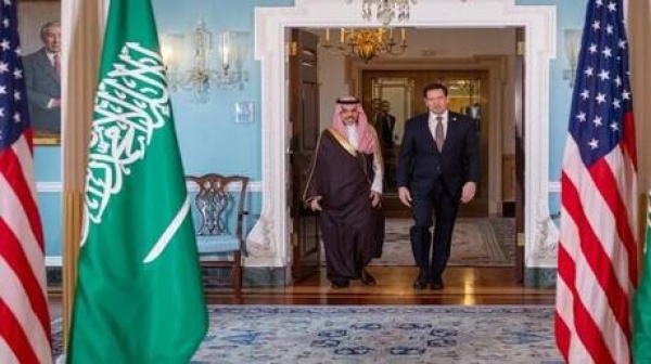 السعودية والولايات المتحدة تؤكدان أهمية أمن الملاحة في هرمز وباب المندب السعودية والولايات المتحدة تؤكدان أهمية أمن الملاحة في هرمز وباب المندب