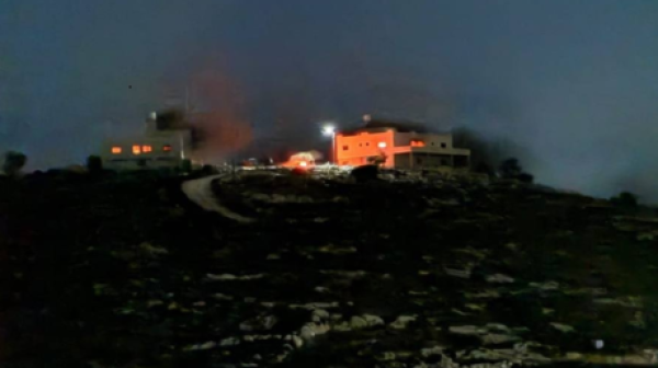 الضفة الغربية مستوطنون يحرقون منزلين في جالود ويضرمون النار في منزل ومركبات بالمغير الضفة الغربية مستوطنون يحرقون منزلين في جالود ويضرمون النار في منزل ومركبات بالمغير
