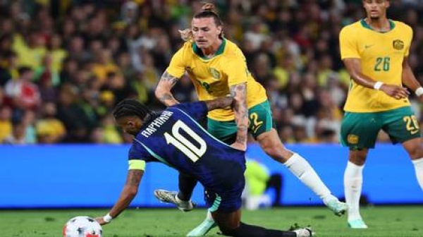 البرازيل تهزم أستراليا ورافينيا يغادر مصابا البرازيل تهزم أستراليا ورافينيا يغادر مصابا