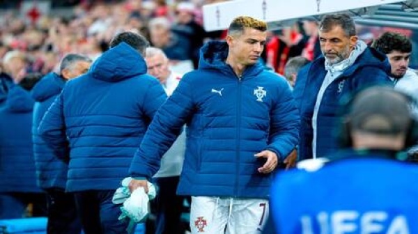 رونالدو يغيب عن تدريبات البرتغال لليوم الثالث وتقارير تتحدث عن اعتزاله اللعب دوليا رونالدو يغيب عن تدريبات البرتغال لليوم الثالث وتقارير تتحدث عن اعتزاله اللعب دوليا