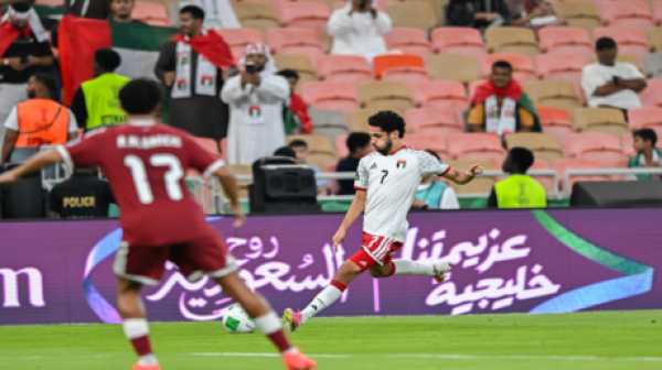 الإمارات تتصدر المجموعة الثانية في خليجي 27 بتعادلها مع قطر