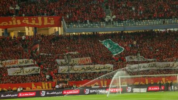 في مشهد نادر هتاف ضد إسرائيل يوحد جماهير غريمي الكرة المصرية فيديو في مشهد نادر هتاف ضد إسرائيل يوحد جماهير غريمي الكرة المصرية فيديو